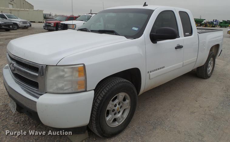 image for item EN9684 2008 Chevrolet Silverado 1500 Ext. Cab pickup truck