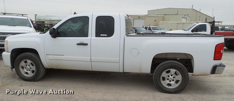 image for item EN9684 2008 Chevrolet Silverado 1500 Ext. Cab pickup truck
