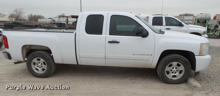 image for item EN9684 2008 Chevrolet Silverado 1500 Ext. Cab pickup truck