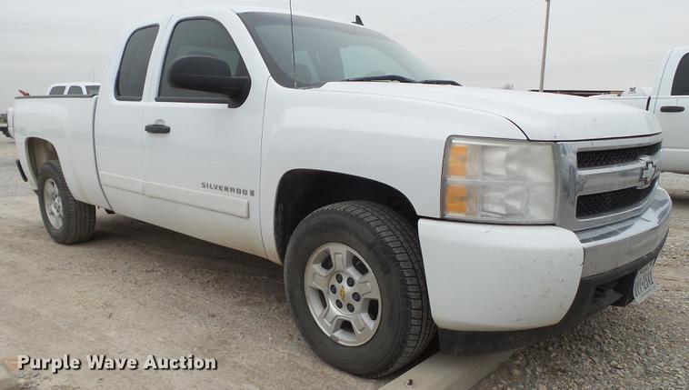image for item EN9684 2008 Chevrolet Silverado 1500 Ext. Cab pickup truck