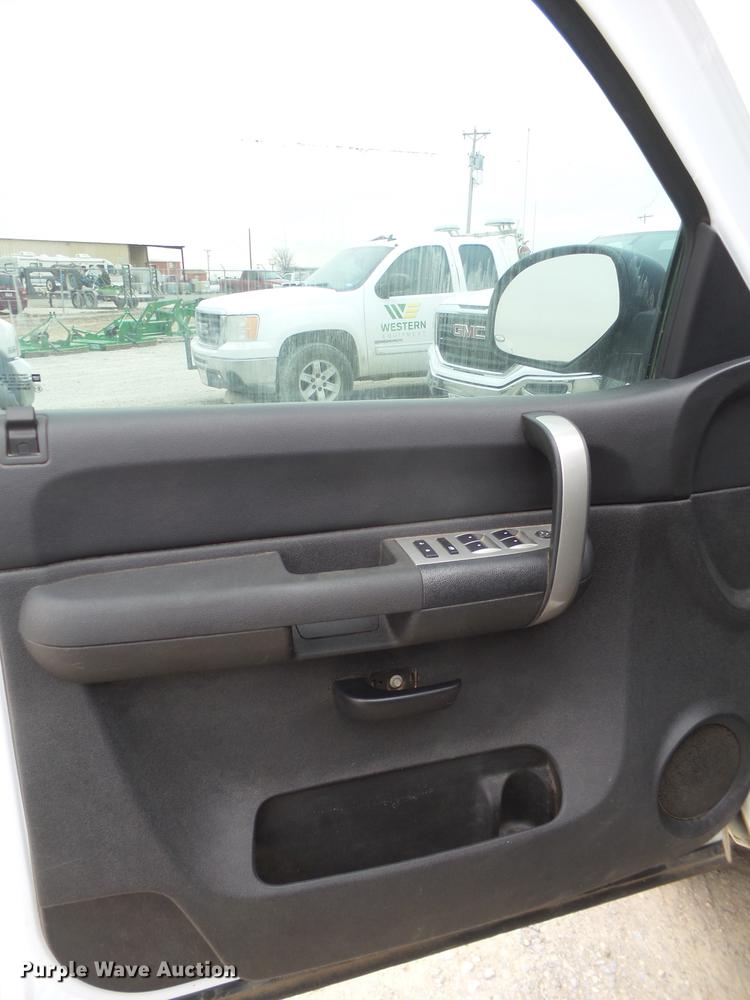 image for item EN9684 2008 Chevrolet Silverado 1500 Ext. Cab pickup truck