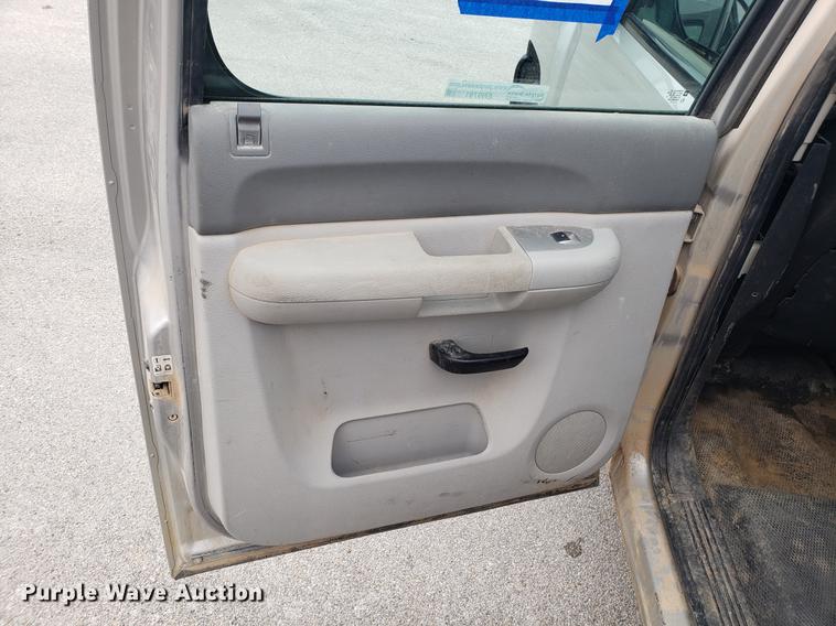 image for item EN9791 2008 Chevrolet Silverado 1500 Crew Cab pickup truck