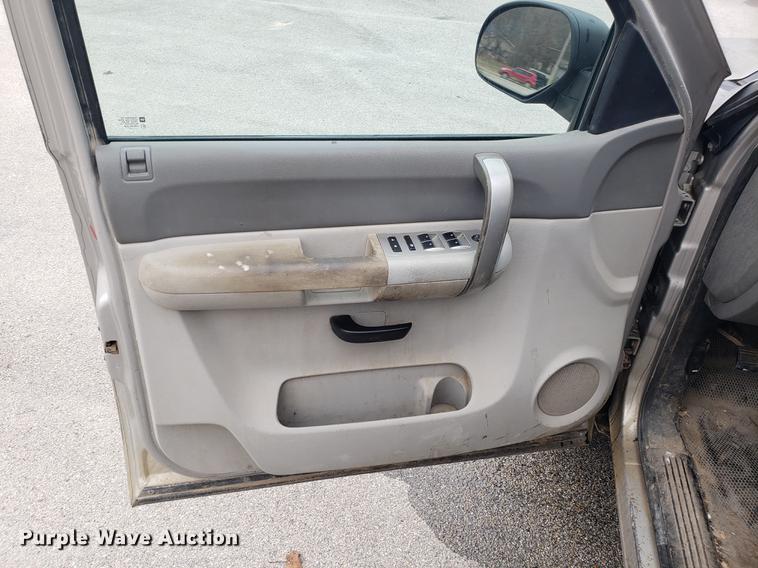 image for item EN9791 2008 Chevrolet Silverado 1500 Crew Cab pickup truck