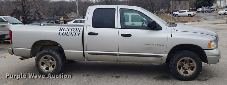 image for item EN9793 2002 Dodge Ram 1500 Quad Cab pickup truck