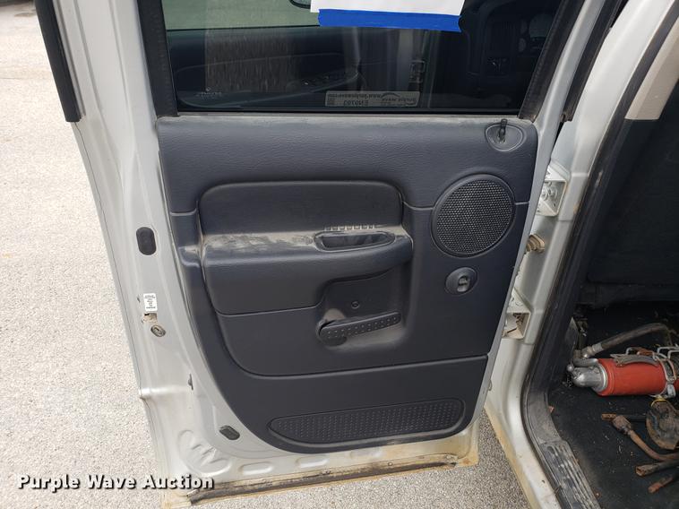 image for item EN9793 2002 Dodge Ram 1500 Quad Cab pickup truck