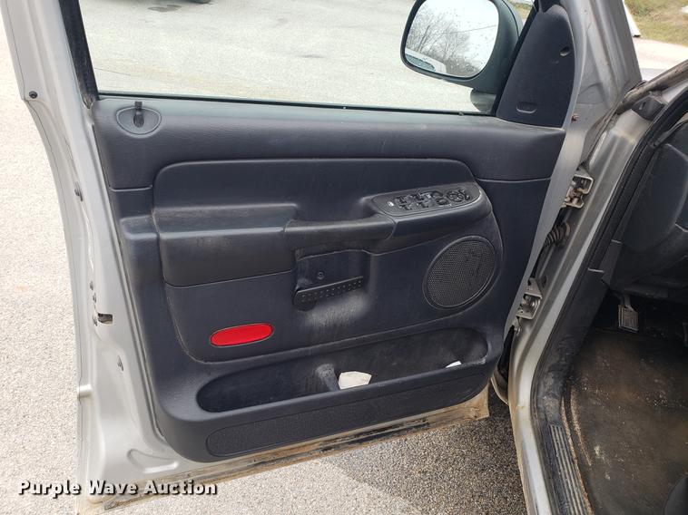 image for item EN9793 2002 Dodge Ram 1500 Quad Cab pickup truck