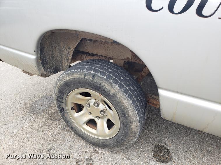 image for item EN9793 2002 Dodge Ram 1500 Quad Cab pickup truck