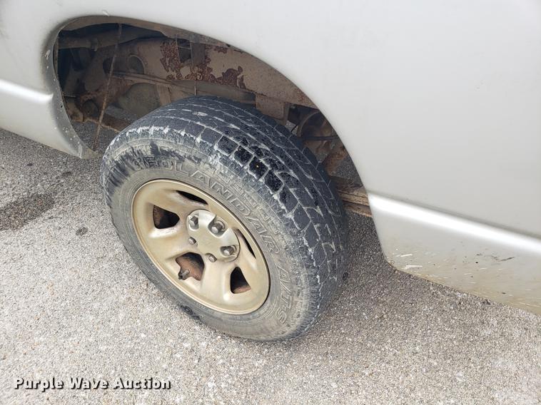 image for item EN9793 2002 Dodge Ram 1500 Quad Cab pickup truck