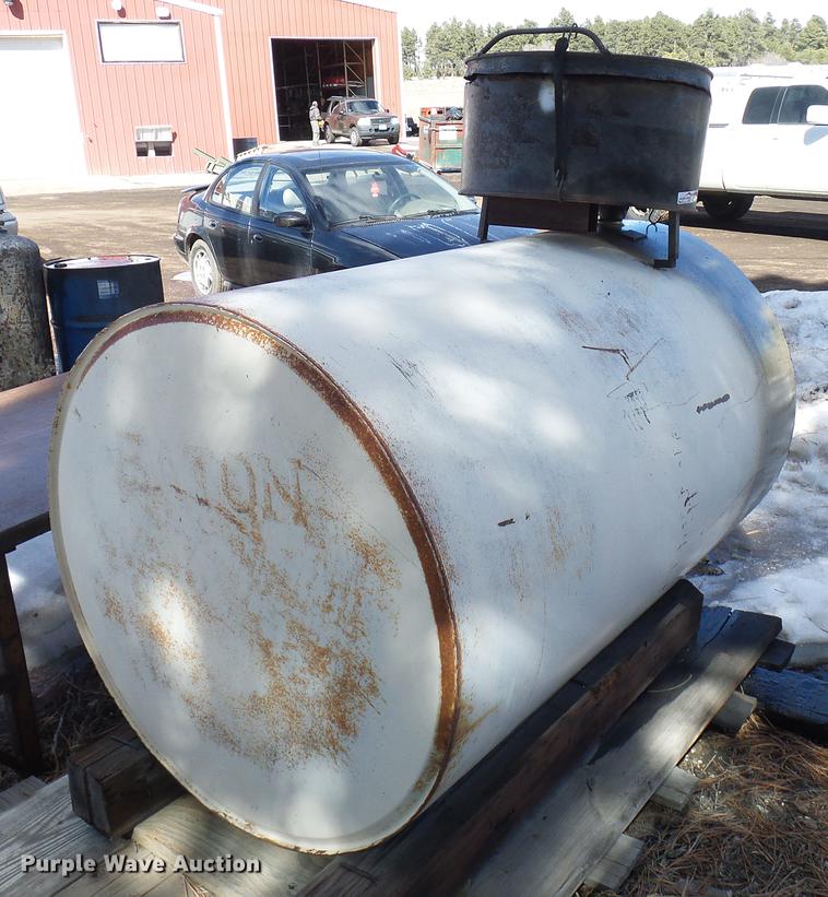 Used oil collection tank in Larkspur, CO Item EP9586 sold Purple Wave