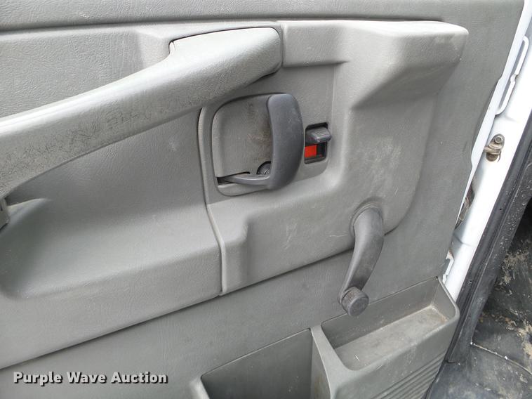 image for item EW9951 2006 Chevrolet Express G3500 box truck