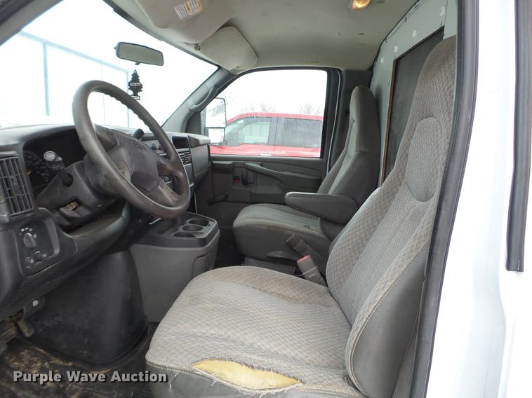 image for item EW9951 2006 Chevrolet Express G3500 box truck