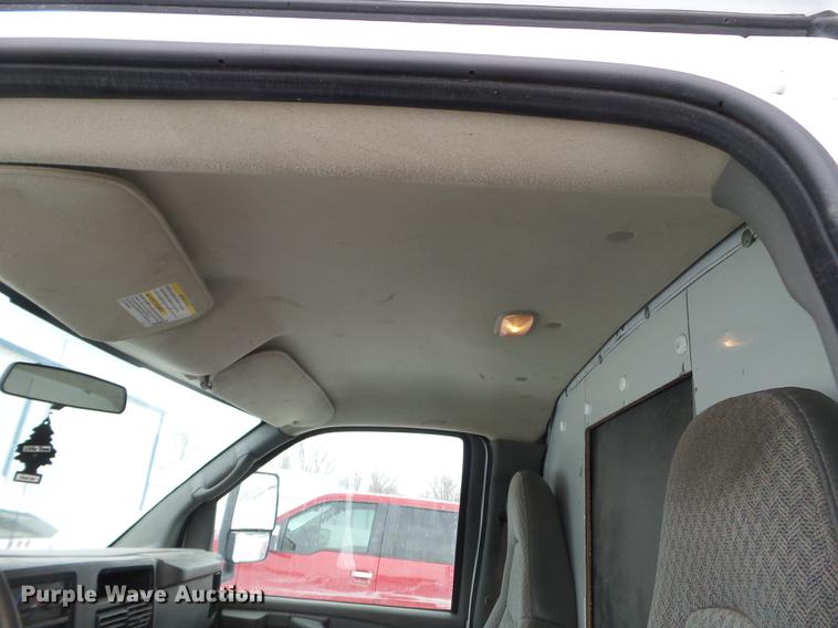 image for item EW9951 2006 Chevrolet Express G3500 box truck