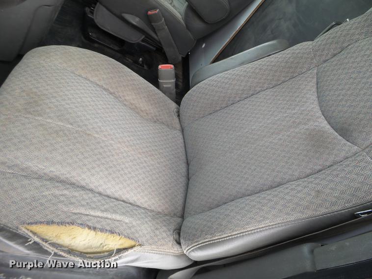 image for item EW9951 2006 Chevrolet Express G3500 box truck