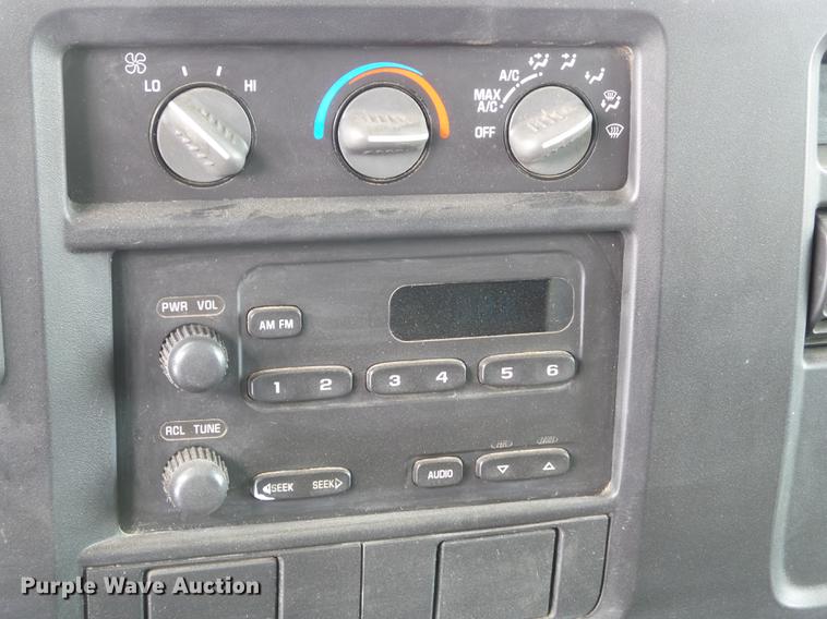 image for item EW9951 2006 Chevrolet Express G3500 box truck