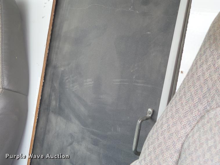 image for item EW9951 2006 Chevrolet Express G3500 box truck