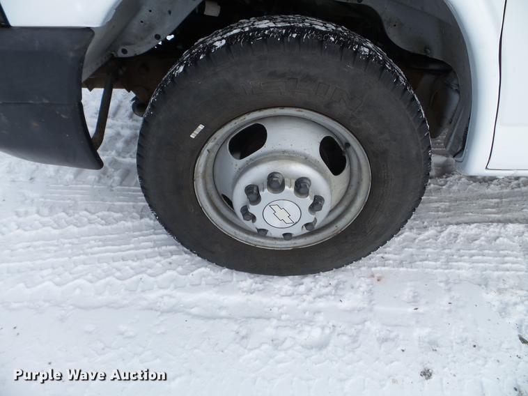 image for item EW9951 2006 Chevrolet Express G3500 box truck