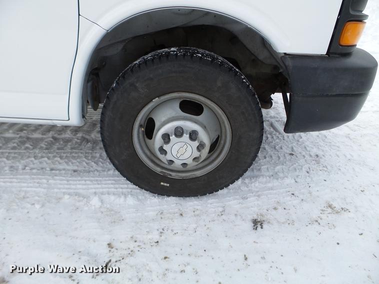 image for item EW9951 2006 Chevrolet Express G3500 box truck