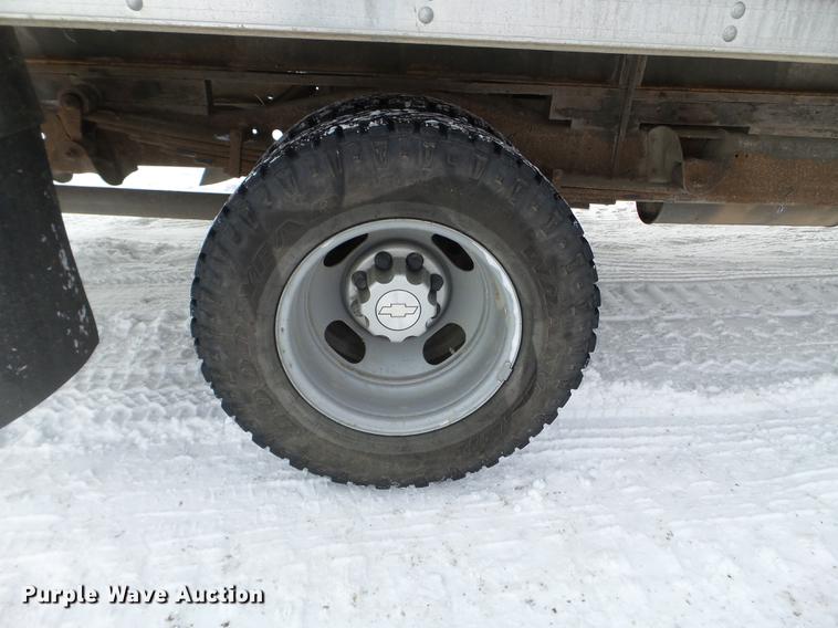 image for item EW9951 2006 Chevrolet Express G3500 box truck