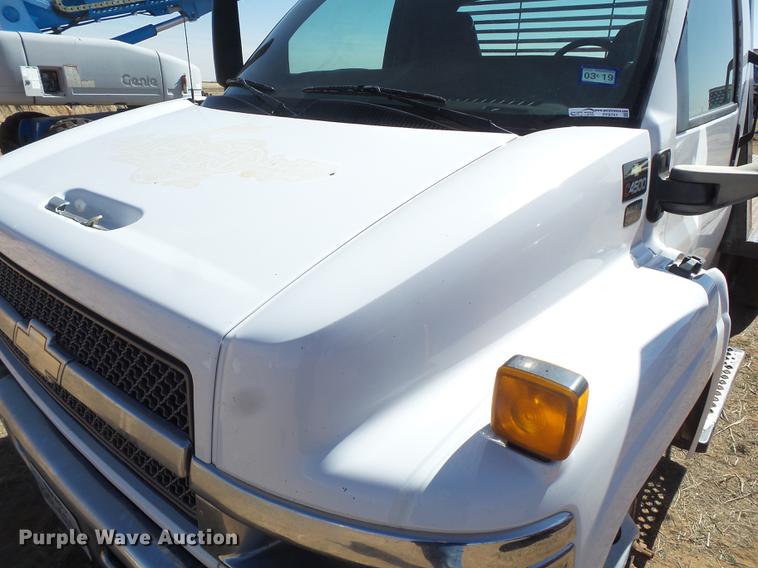 image for item FF9757 2006 Chevrolet C4500 flatbed truck