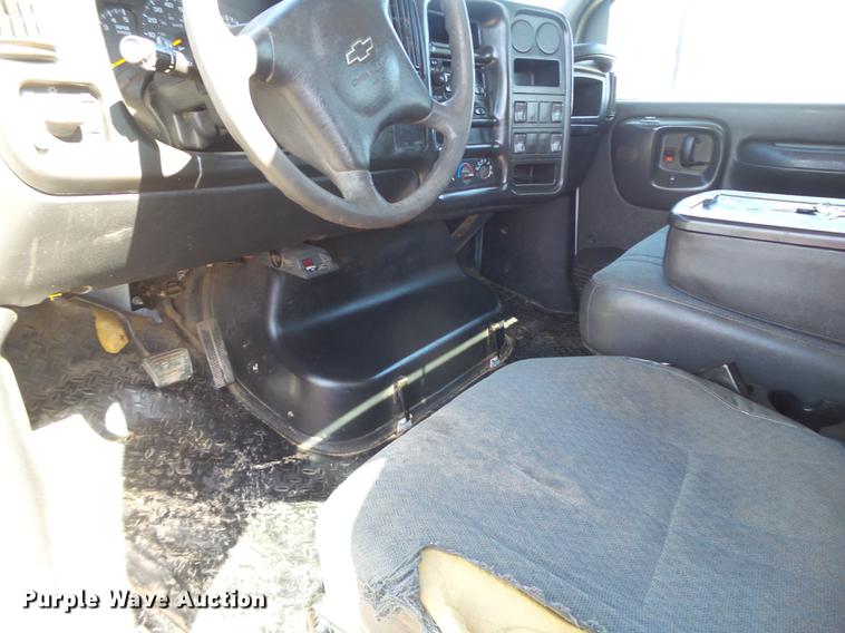 image for item FF9757 2006 Chevrolet C4500 flatbed truck