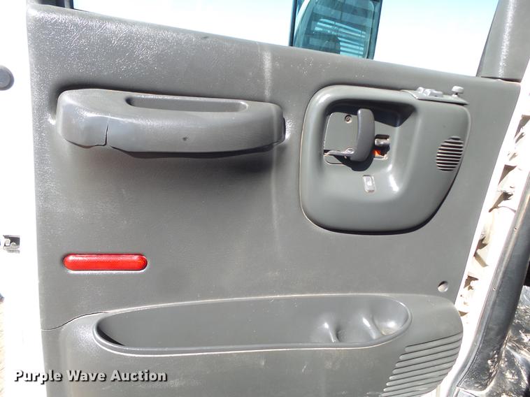 image for item FF9757 2006 Chevrolet C4500 flatbed truck