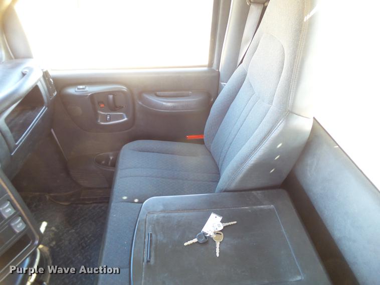 image for item FF9757 2006 Chevrolet C4500 flatbed truck