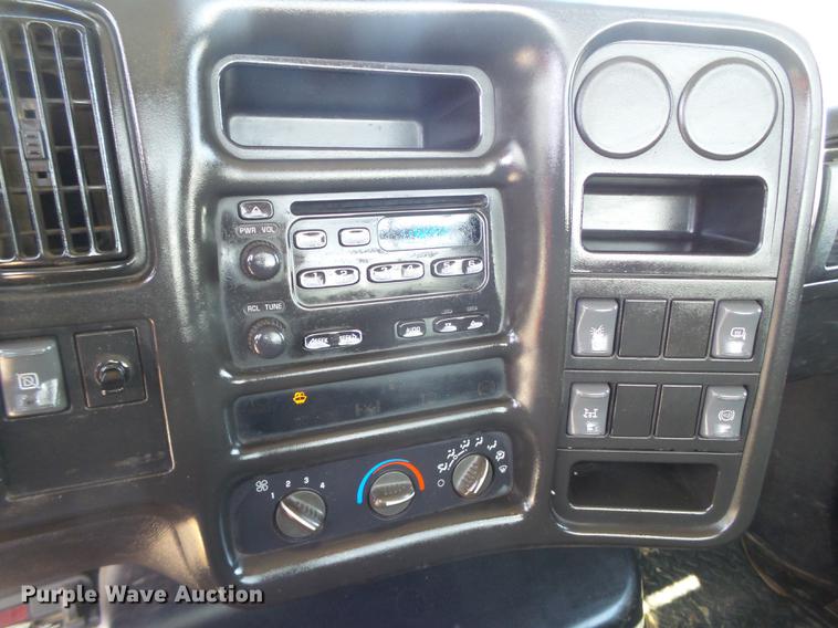 image for item FF9757 2006 Chevrolet C4500 flatbed truck