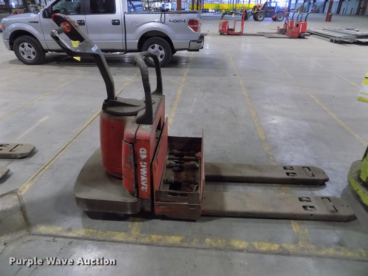 image for item FH9038 Raymond 112TM-FRE60L pallet jack