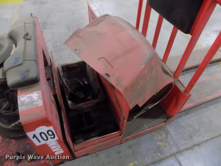 image for item FH9040 Raymond 8500 pallet jack