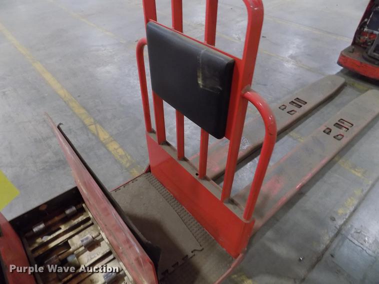 image for item FH9041 Raymond 8500 pallet jack