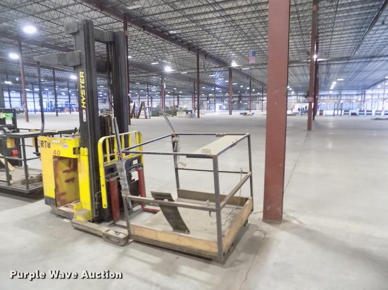 image for item FH9043 Hyster N40FR forklift