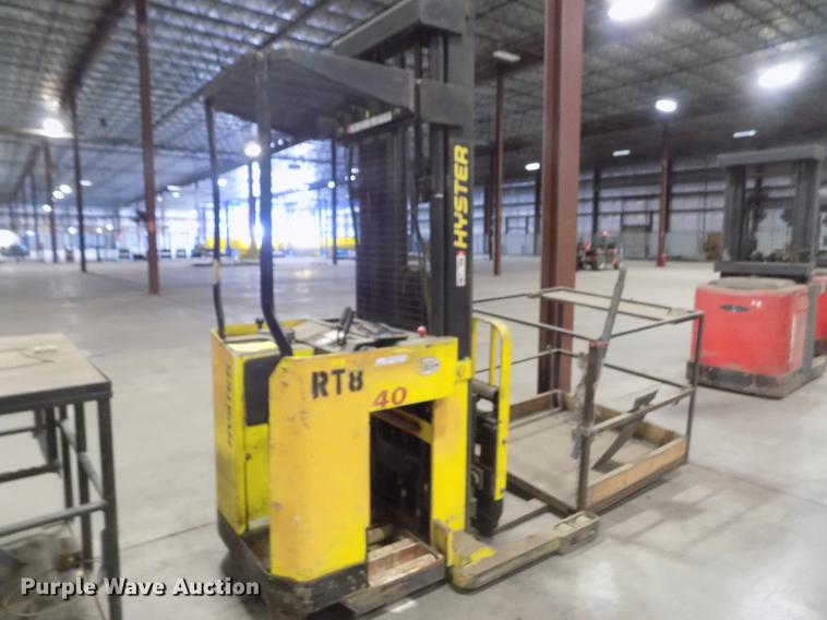 image for item FH9043 Hyster N40FR forklift