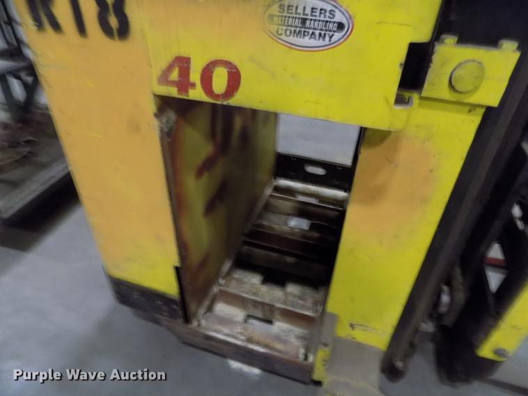 image for item FH9043 Hyster N40FR forklift