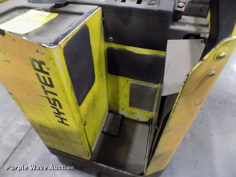 image for item FH9043 Hyster N40FR forklift