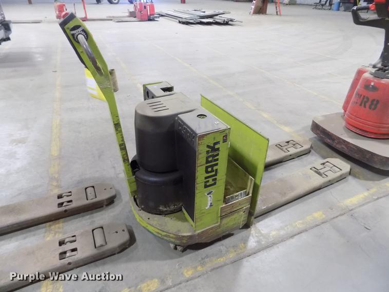 image for item FH9048 Clark P60 pallet jack