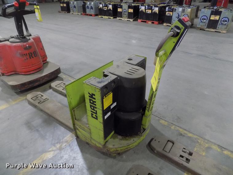 image for item FH9048 Clark P60 pallet jack