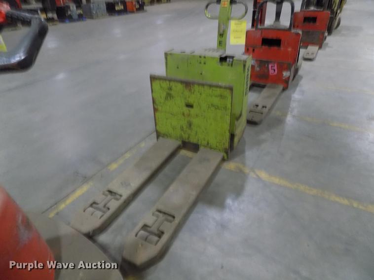 image for item FH9048 Clark P60 pallet jack