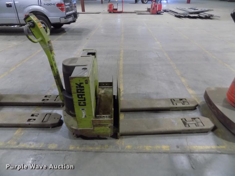 image for item FH9048 Clark P60 pallet jack