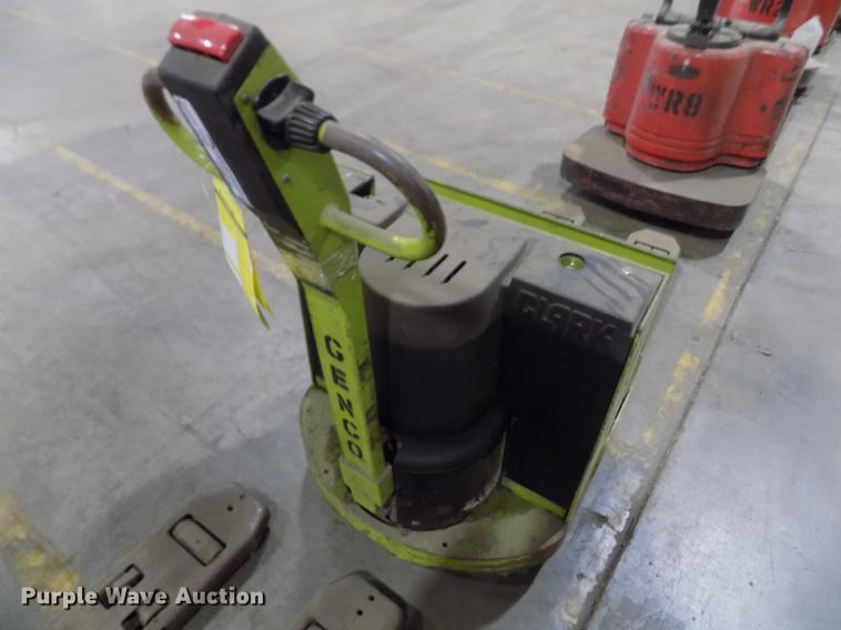 image for item FH9048 Clark P60 pallet jack