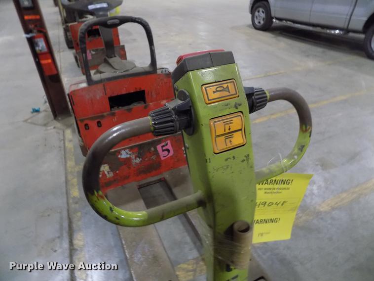 image for item FH9048 Clark P60 pallet jack