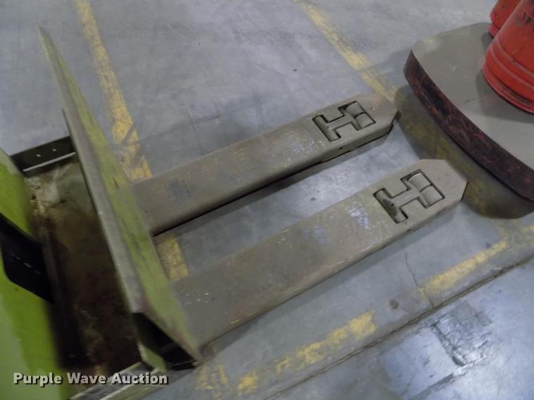 image for item FH9048 Clark P60 pallet jack