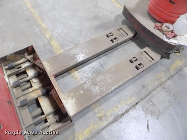 image for item FH9049 Raymond 112TM-FRE60L pallet jack