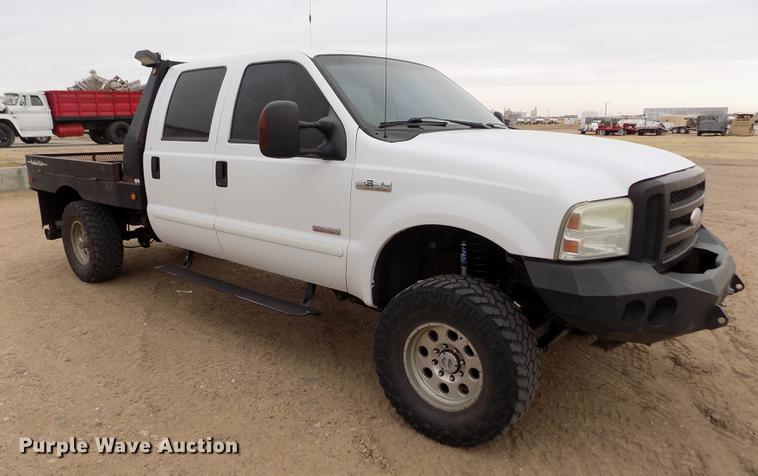 image for item FH9064 2005 Ford F350 Super Duty Crew Cab flatbed pickup truck