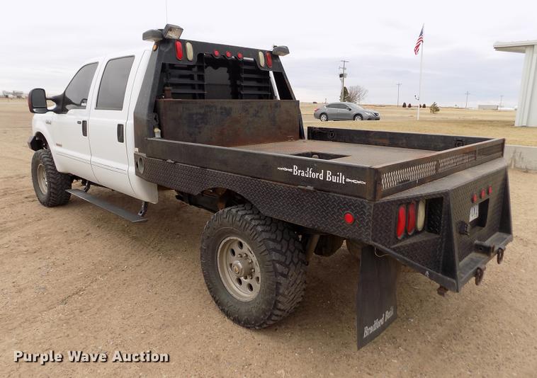 image for item FH9064 2005 Ford F350 Super Duty Crew Cab flatbed pickup truck