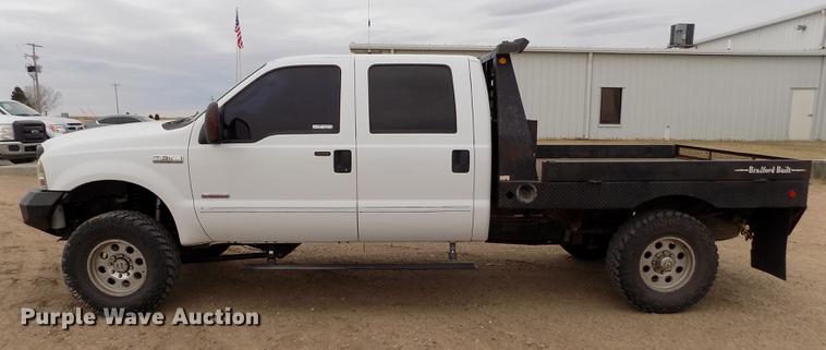 image for item FH9064 2005 Ford F350 Super Duty Crew Cab flatbed pickup truck