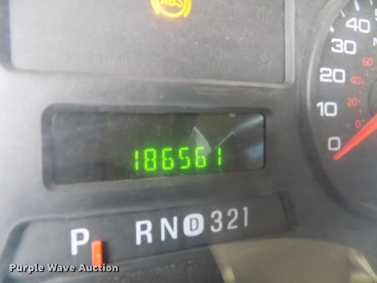 image for item FH9064 2005 Ford F350 Super Duty Crew Cab flatbed pickup truck