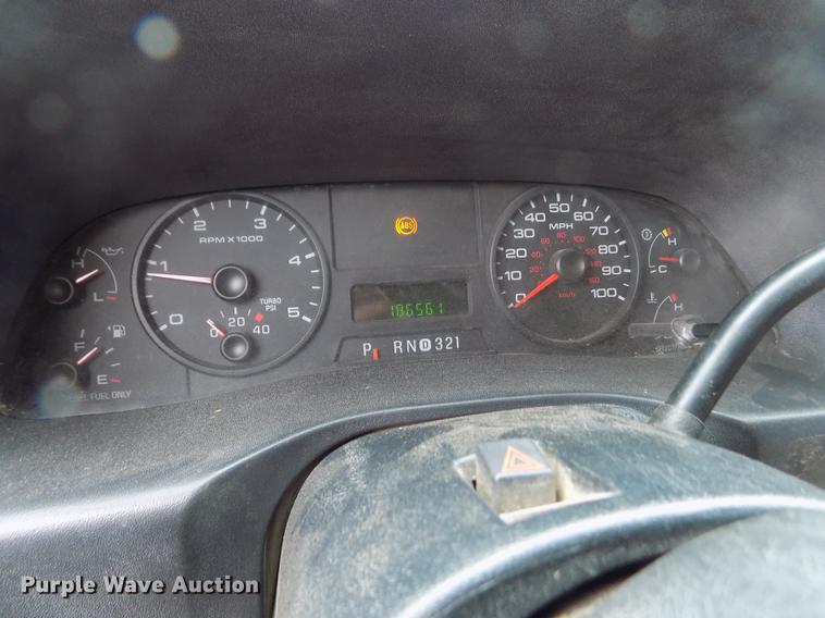 image for item FH9064 2005 Ford F350 Super Duty Crew Cab flatbed pickup truck