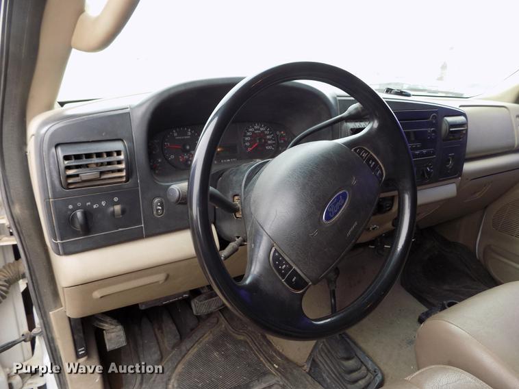 image for item FH9064 2005 Ford F350 Super Duty Crew Cab flatbed pickup truck