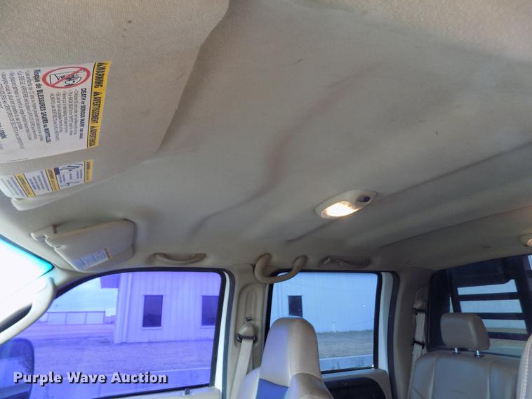 image for item FH9064 2005 Ford F350 Super Duty Crew Cab flatbed pickup truck