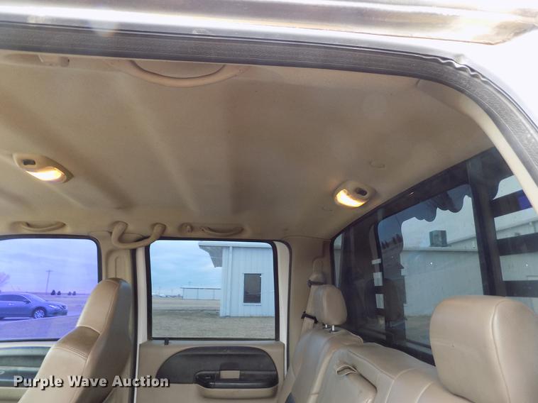 image for item FH9064 2005 Ford F350 Super Duty Crew Cab flatbed pickup truck